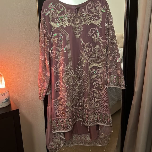 Pakistani outfit with pants and dupatta - Picture 5 of 6